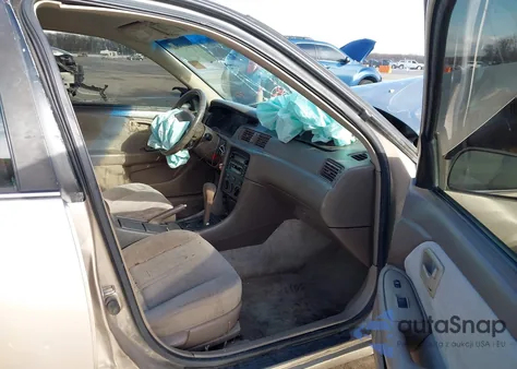 2001 Toyota Camry Ce z USA, uszkodzony, nr VIN 4T1BG22K71U118924